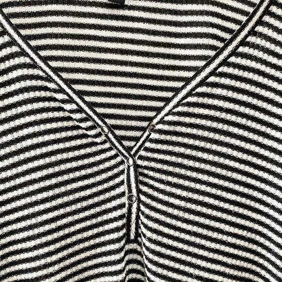 TORRID Ribbed Knit Henley Black and White Top Size 1 - Picture 2 of 10